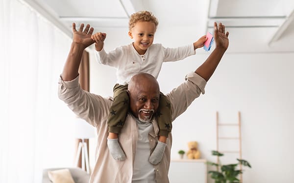 Best,Grandfather.,Cheerful,Black,Grandpa,Carrying,Little,Grandson,On,Shoulders